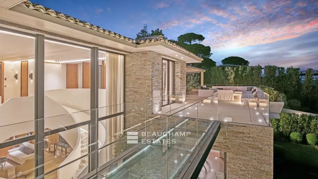 Exceptional villa with panoramic view over the bay of Saint-Tropez
