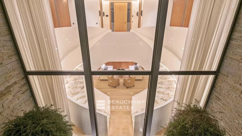 Exceptional villa with panoramic view over the bay of Saint-Tropez