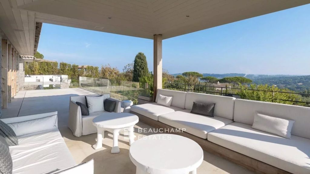 Exceptional villa with panoramic view over the bay of Saint-Tropez