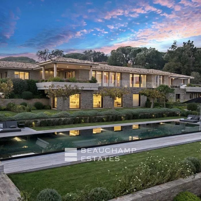 Exceptional villa with panoramic view over the bay of Saint-Tropez