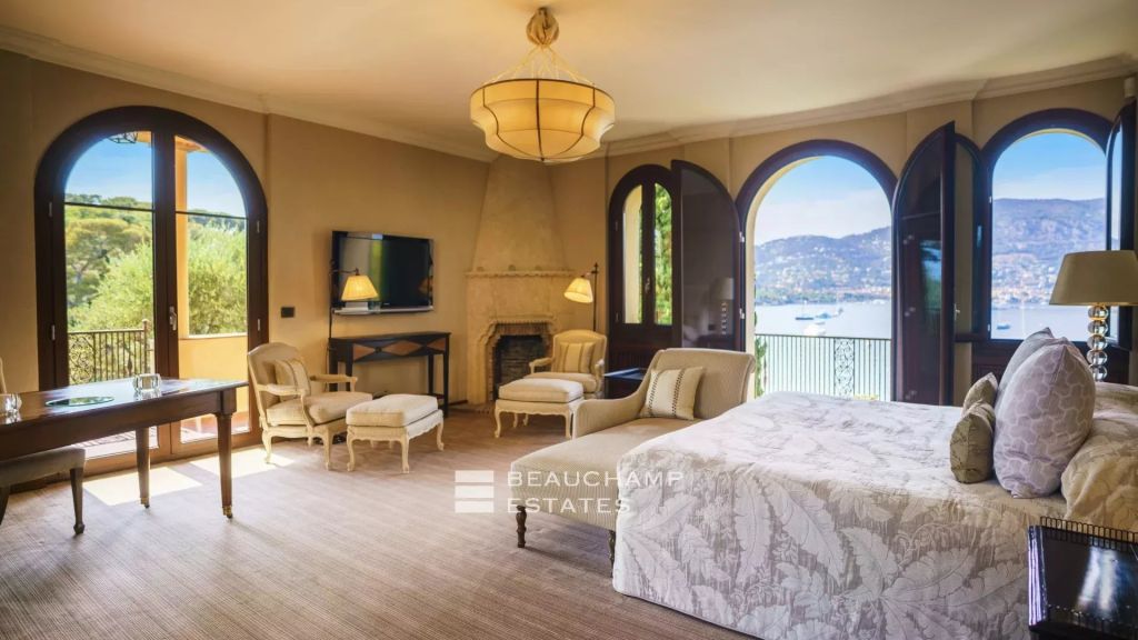 Exceptional waterfront property situated in the most exclusive area of Saint-Jean-Cap-Ferrat