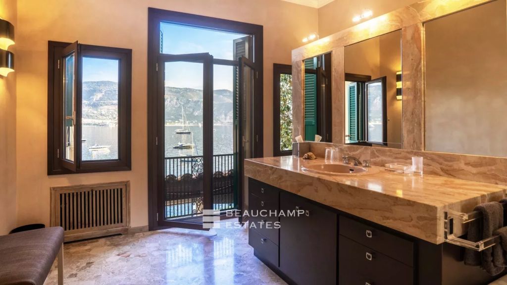 Exceptional waterfront property situated in the most exclusive area of Saint-Jean-Cap-Ferrat