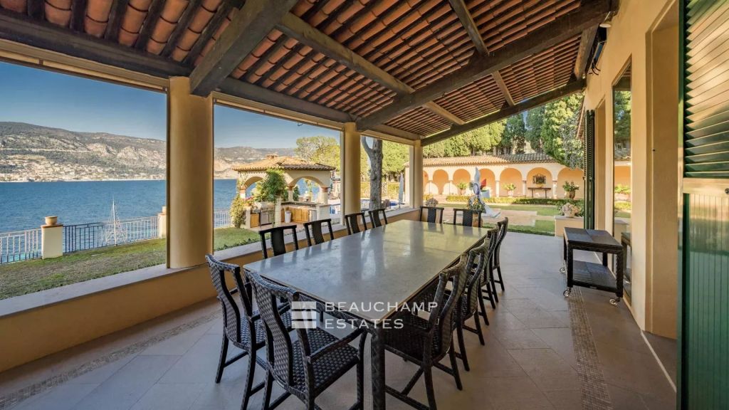 Exceptional waterfront property situated in the most exclusive area of Saint-Jean-Cap-Ferrat
