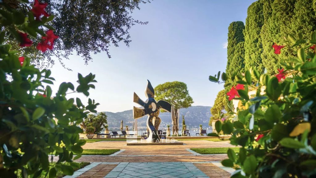 Exceptional waterfront property situated in the most exclusive area of Saint-Jean-Cap-Ferrat