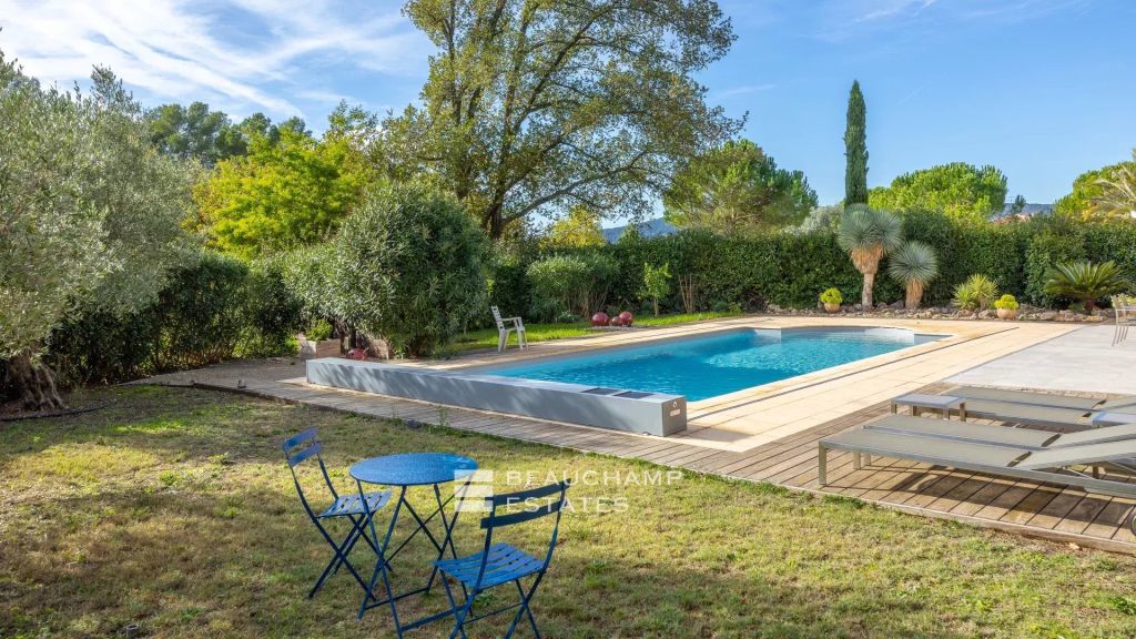 Exclusive – Charming 4-bedroom villa with pool in the upper var