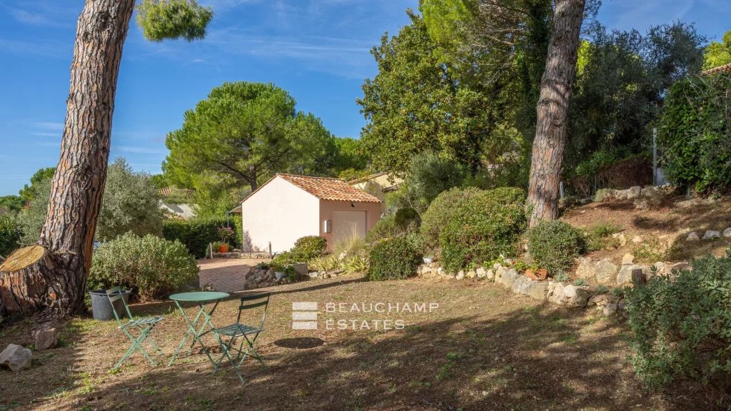 Exclusive – Charming 4-bedroom villa with pool in the upper var