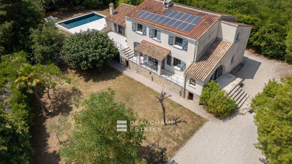 Family Villa with Guest House in a Closed Estate – Tranquillity and Space