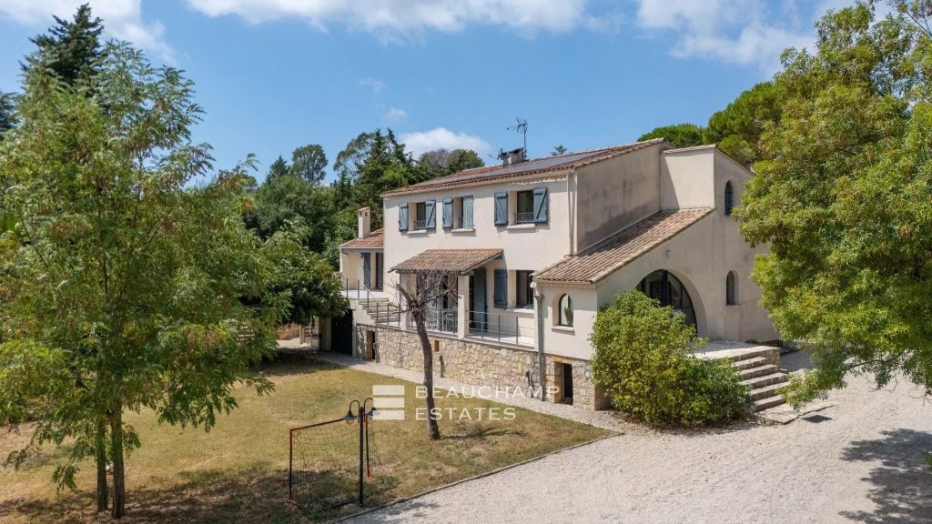 Family Villa with Guest House in a Closed Estate – Tranquillity and Space