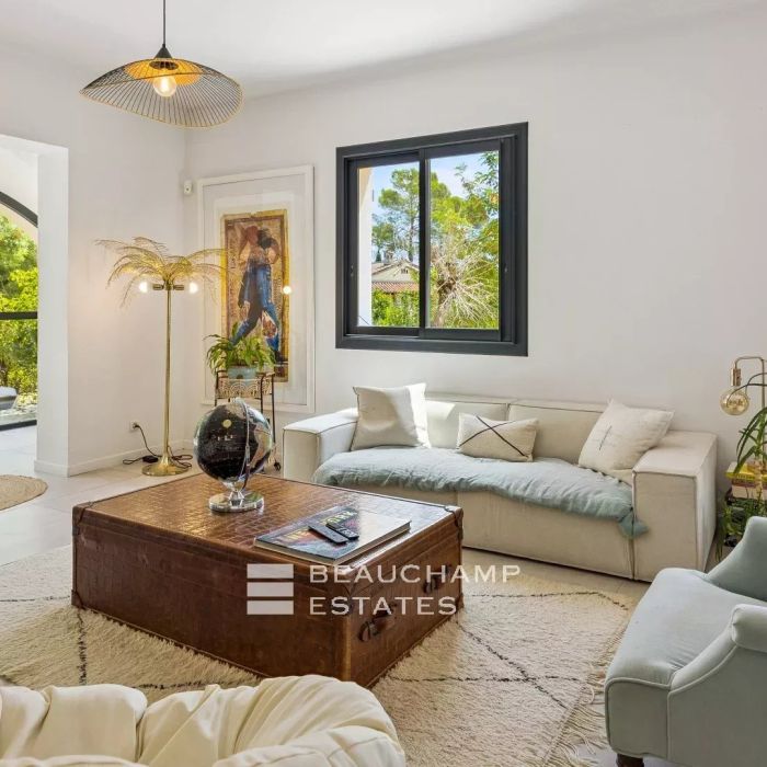 Villa familiale avec dépendance dans un domaine fermé – Tranquillité et espace