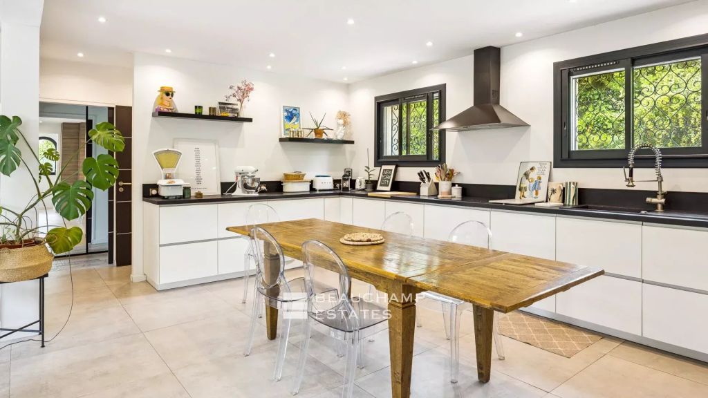 Family Villa with Guest House in a Closed Estate – Tranquillity and Space