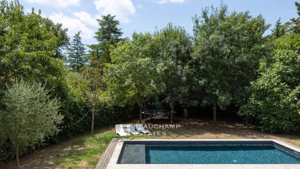 Family Villa with Guest House in a Closed Estate – Tranquillity and Space