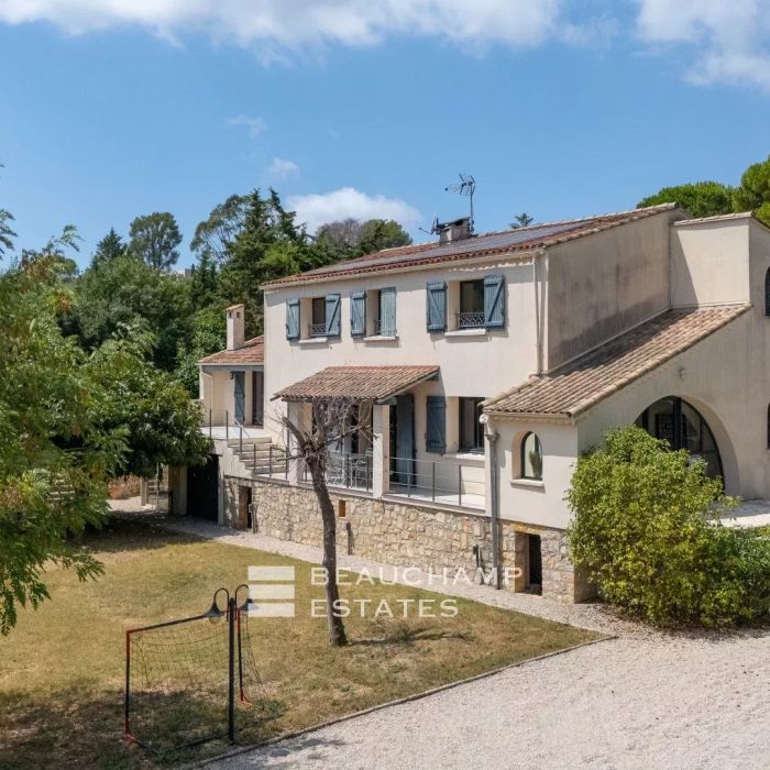 Family Villa with Guest House in a Closed Estate – Tranquillity and Space