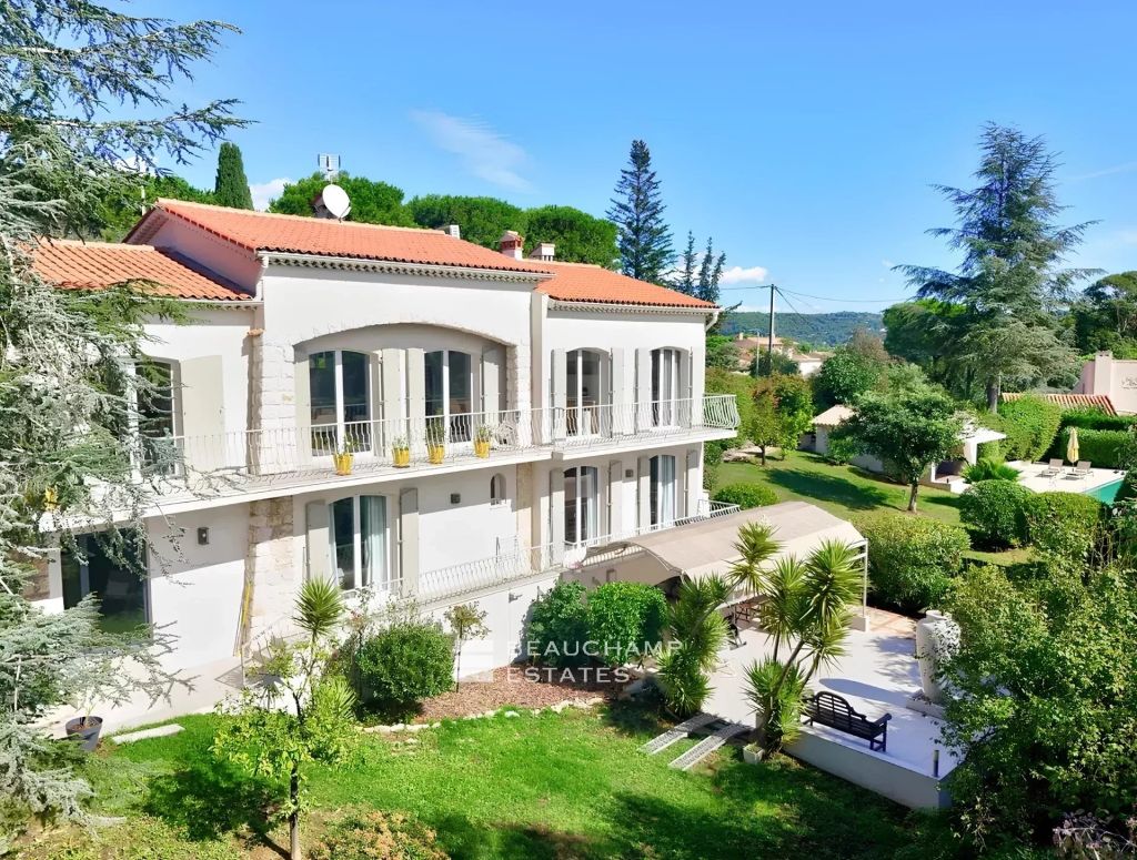 Five-bedroom Neo-Provençal villa with sea view – Mougins