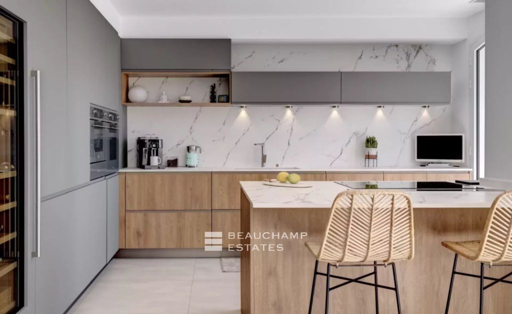 Five-bedroom Neo-Provençal villa with sea view – Mougins