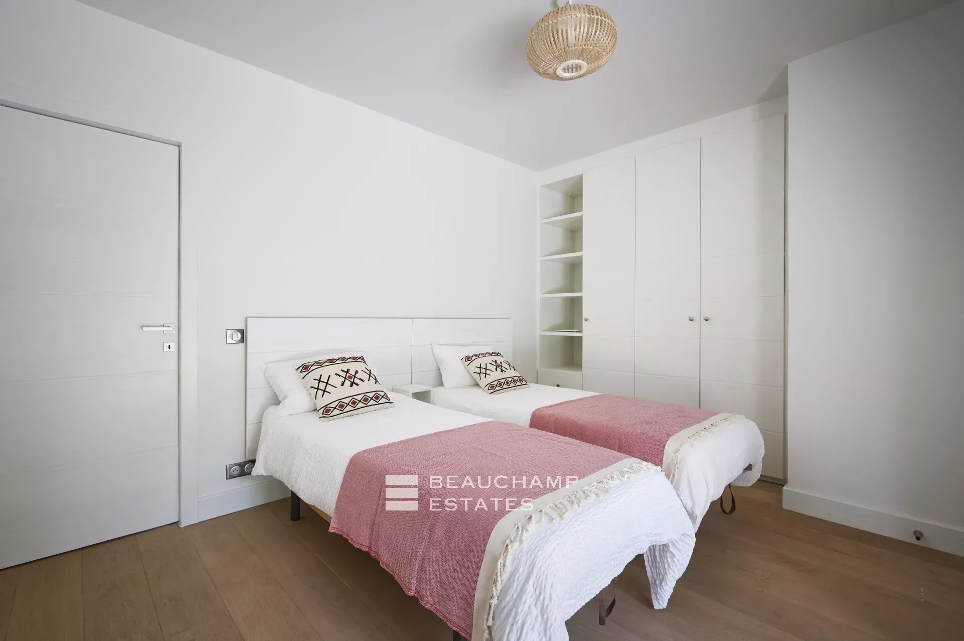 Golfe juan – Villa Néo-provençal – 6 chambres Golfe juan – Néo-provençal Villa – 6 Bedroom