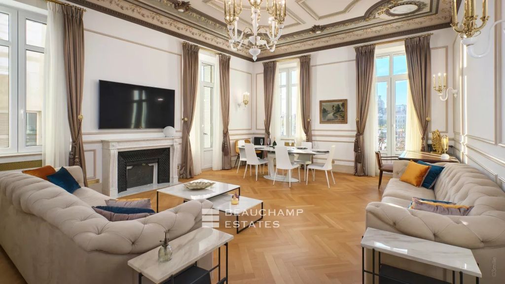 Gorgeous Haussmannian apartment – Very close to the Palais
