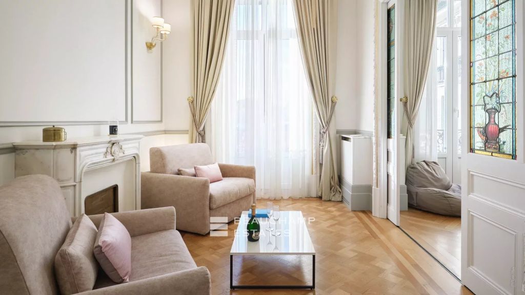 Gorgeous Haussmannian apartment – Very close to the Palais