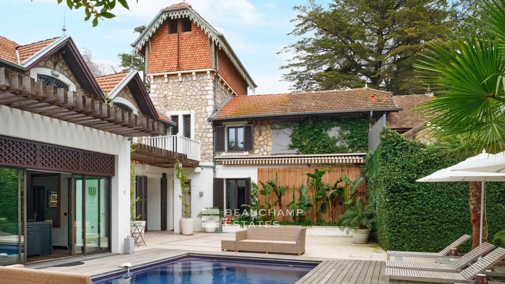 Historical property fully renovated in the heart of Cannes