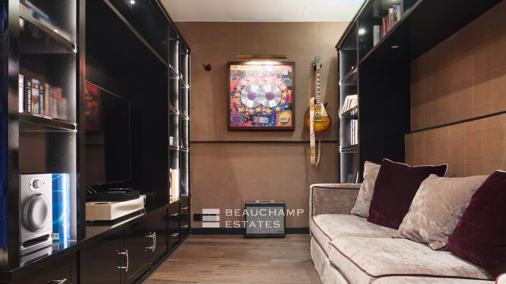 Propriété historique entièrement rénovée au coeur de Cannes Historical property fully renovated in the heart of Cannes