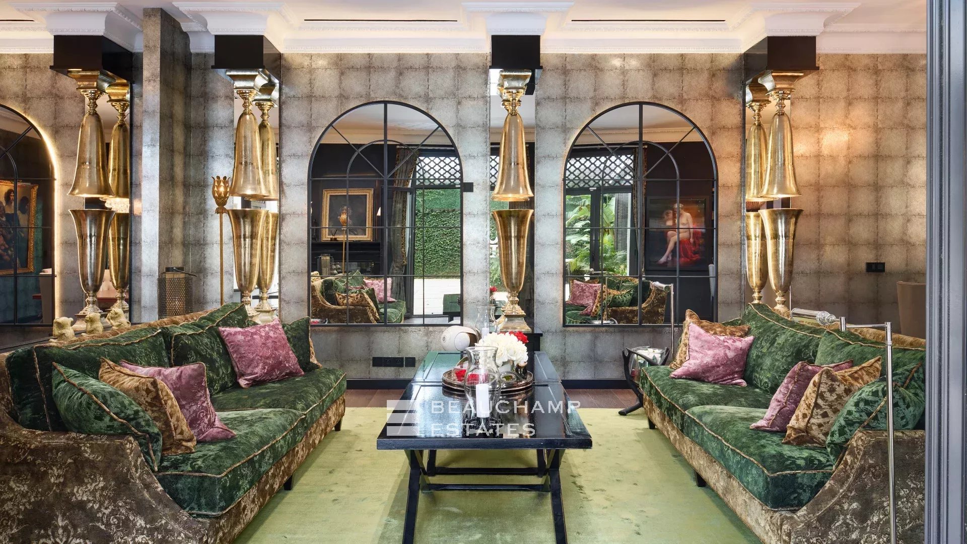 Propriété historique entièrement rénovée au coeur de Cannes Historical property fully renovated in the heart of Cannes