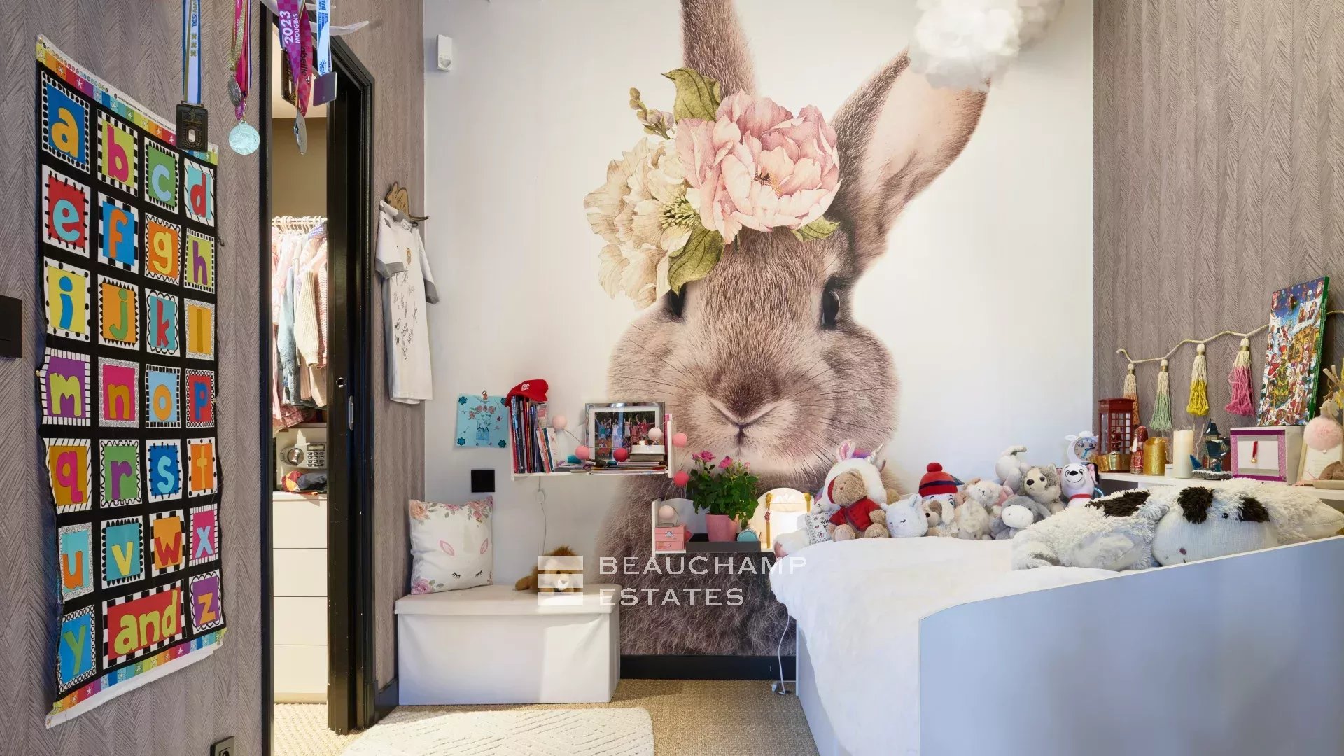 Propriété historique entièrement rénovée au coeur de Cannes Historical property fully renovated in the heart of Cannes