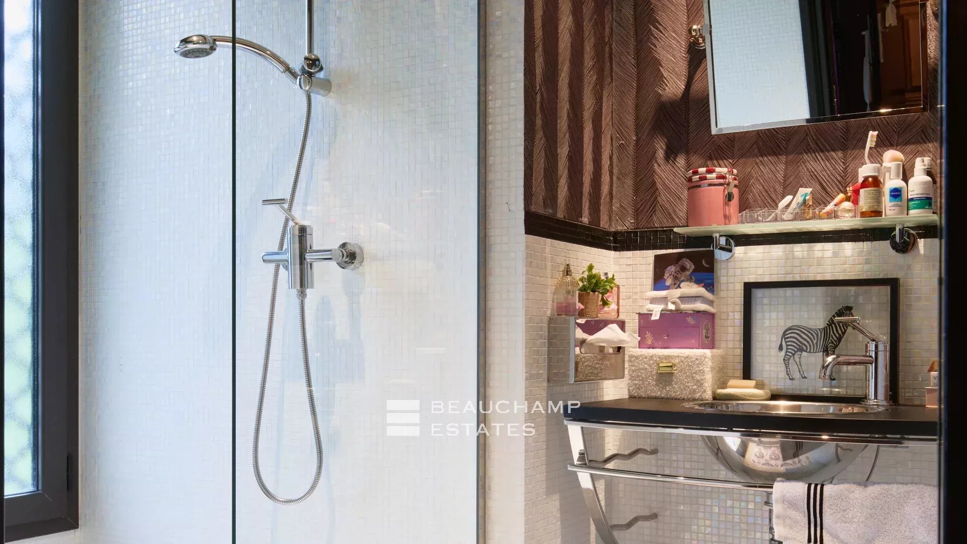 Propriété historique entièrement rénovée au coeur de Cannes Historical property fully renovated in the heart of Cannes