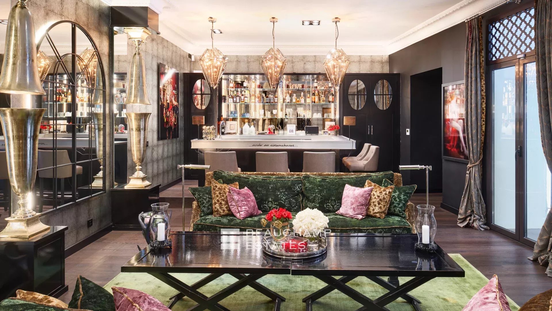 Propriété historique entièrement rénovée au coeur de Cannes Historical property fully renovated in the heart of Cannes