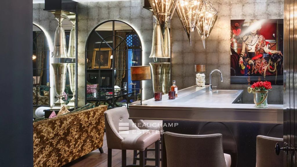 Historical property fully renovated in the heart of Cannes