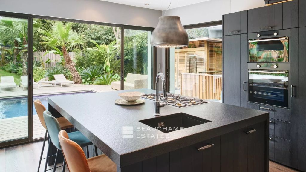 Historical property fully renovated in the heart of Cannes