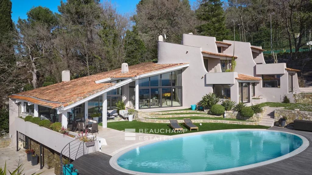 Lovely 4-bedroom vacation home with a stunning sea view in the heart of Cannes Californie