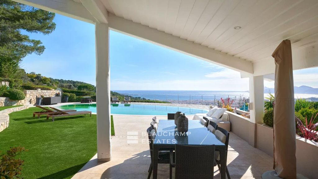 Lovely 4-bedroom vacation home with a stunning sea view in the heart of Cannes Californie