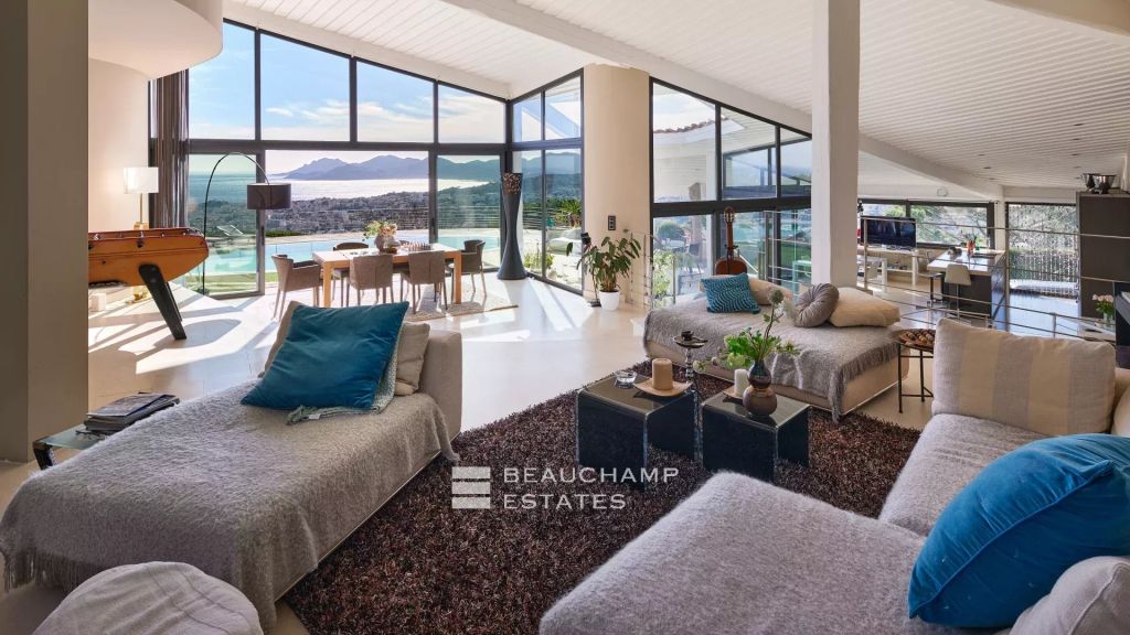Lovely 4-bedroom vacation home with a stunning sea view in the heart of Cannes Californie