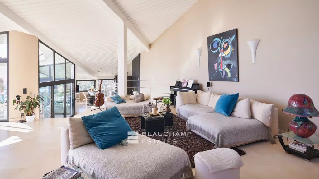 Lovely 4-bedroom vacation home with a stunning sea view in the heart of Cannes Californie