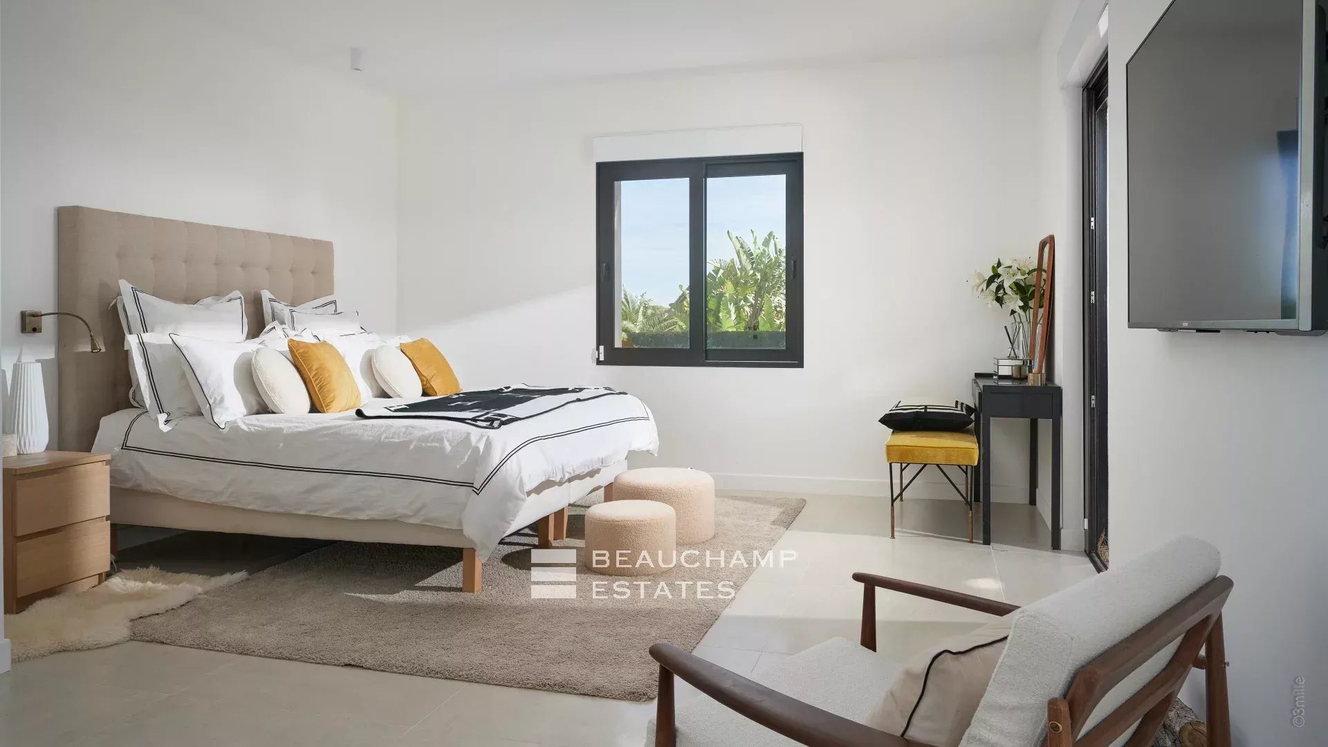 Jolie villa néo-provençale 5 chambres avec vue magnifique sur la mer et l’Estérel Lovely 5-bedroom Neo-Provencal villa with magnificent sea and Esterel views