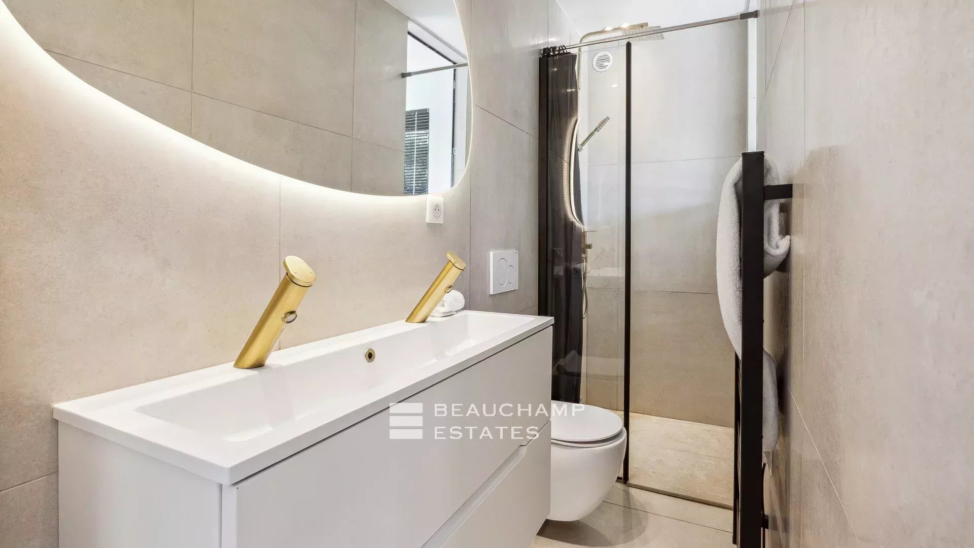 Jolie villa néo-provençale 5 chambres avec vue magnifique sur la mer et l’Estérel Lovely 5-bedroom Neo-Provencal villa with magnificent sea and Esterel views