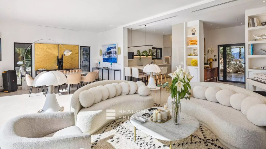 Lovely 5-bedroom Neo-Provencal villa with magnificent sea and Esterel views