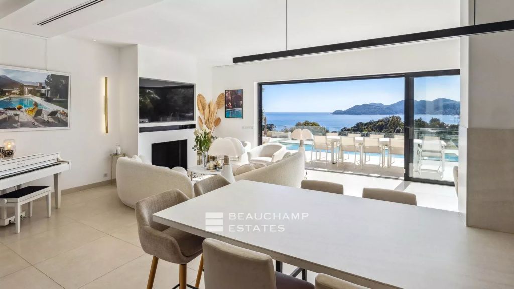 Lovely 5-bedroom Neo-Provencal villa with magnificent sea and Esterel views