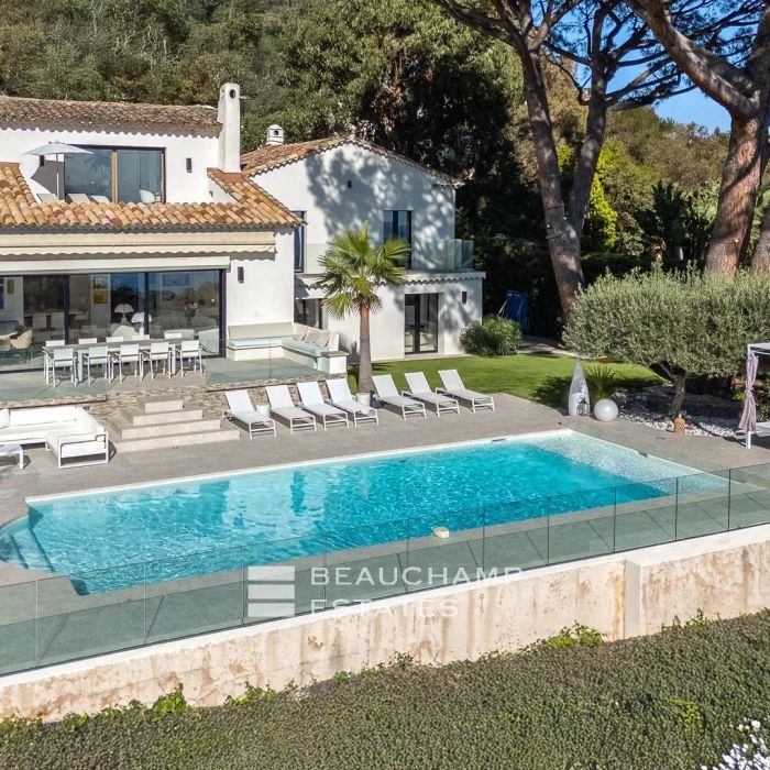 Jolie villa néo-provençale 5 chambres avec vue magnifique sur la mer et l&rsquo;Estérel