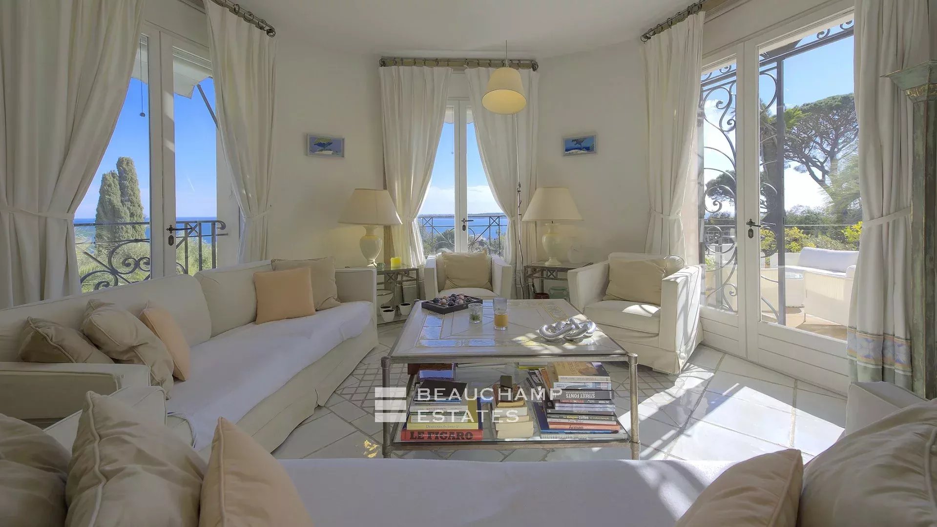 Jolie villa 6 chambres au style provençal avec vue sur la mer à Cannes Lovely 6-bedroom Provençal-style villa with sea view in Cannes