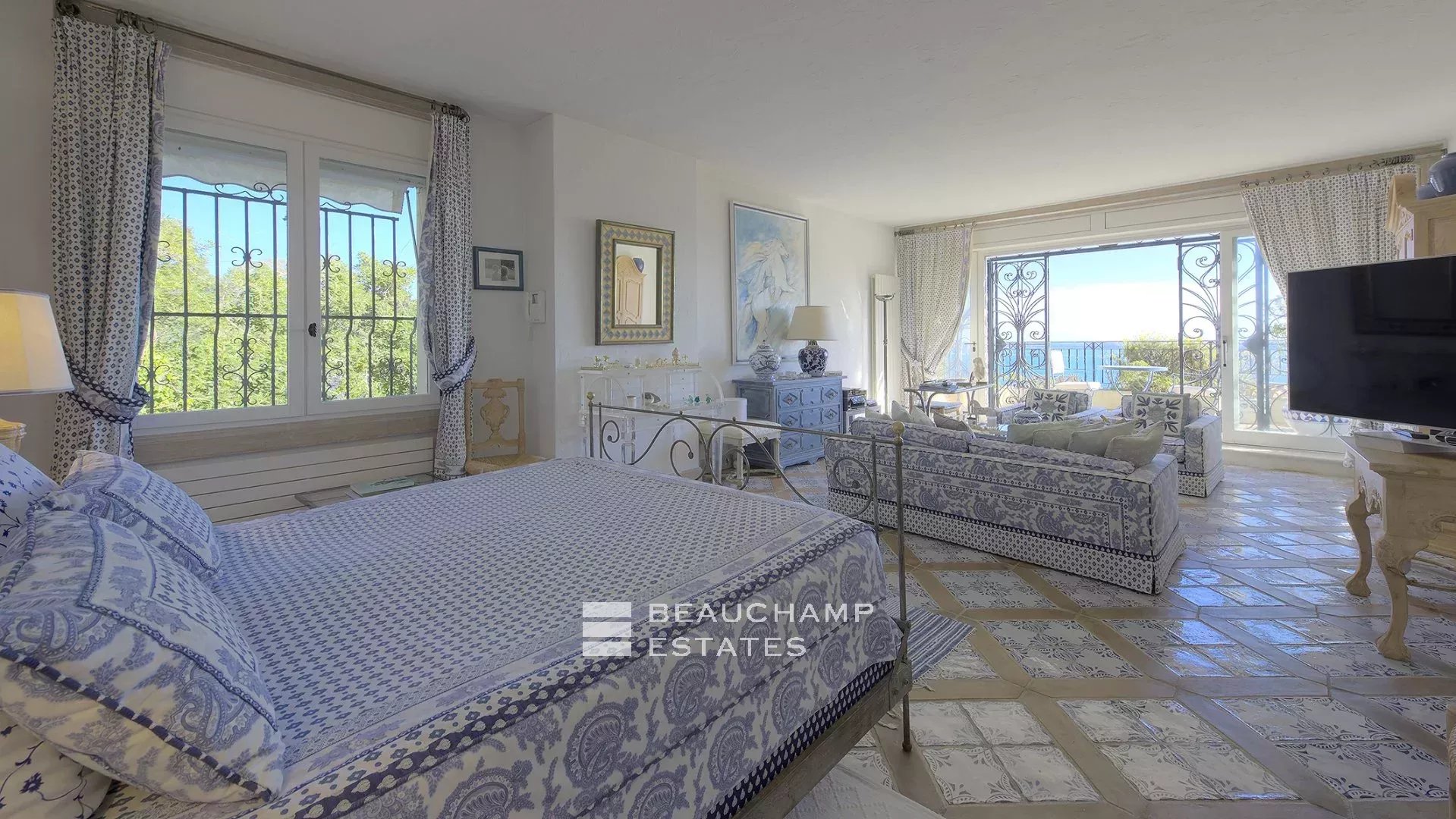 Jolie villa 6 chambres au style provençal avec vue sur la mer à Cannes Lovely 6-bedroom Provençal-style villa with sea view in Cannes