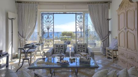 Lovely 6-bedroom Provençal-style villa with sea view in Cannes
