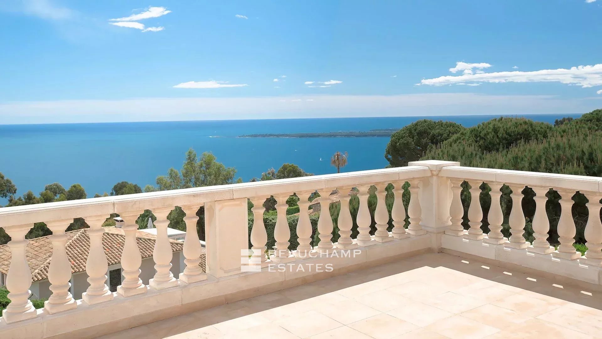 Lovely neo-Provençal villa with 7 bedrooms on the heights of Cannes Lovely neo-Provençal villa with 7 bedrooms on the heights of Cannes