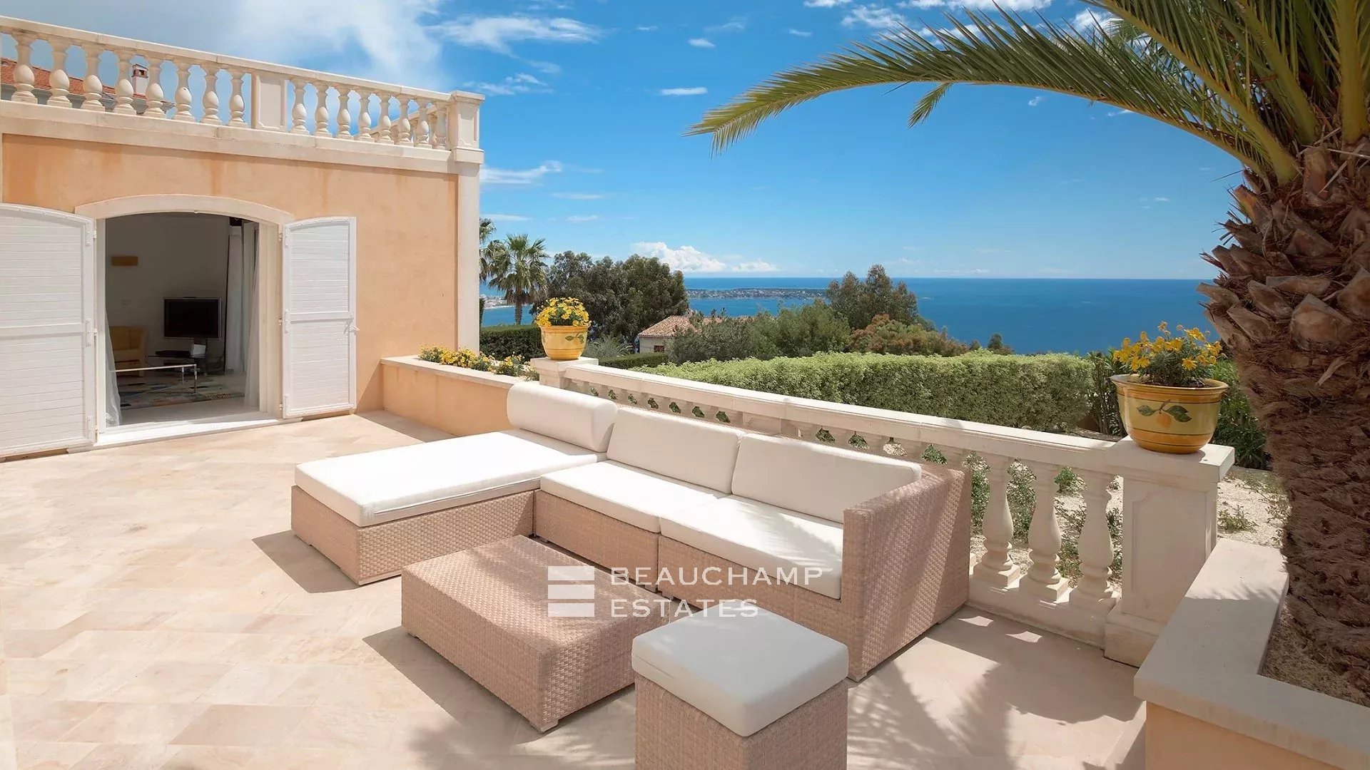 Lovely neo-Provençal villa with 7 bedrooms on the heights of Cannes Lovely neo-Provençal villa with 7 bedrooms on the heights of Cannes