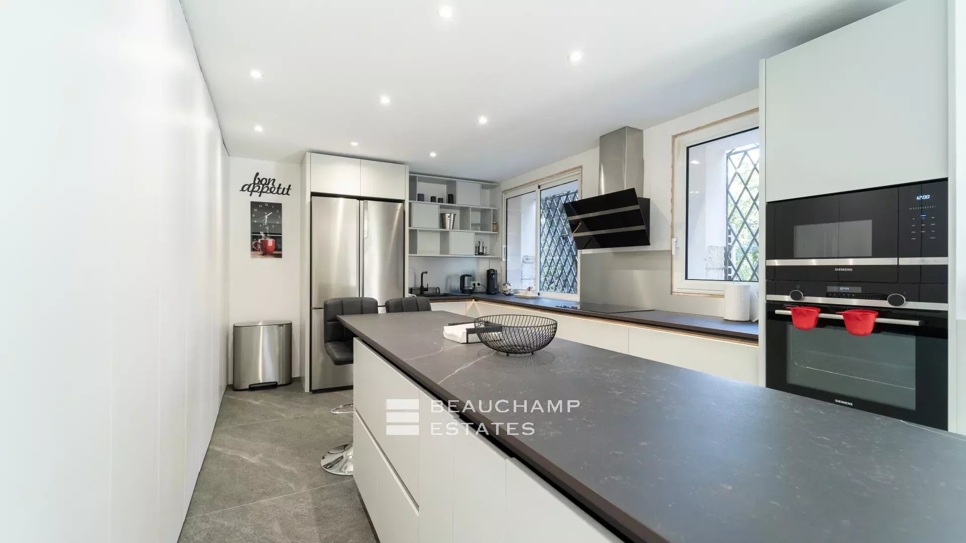 Lovely renovated 5-bedroom villa in the heart of Cannes Lovely renovated 5-bedroom villa in the heart of Cannes