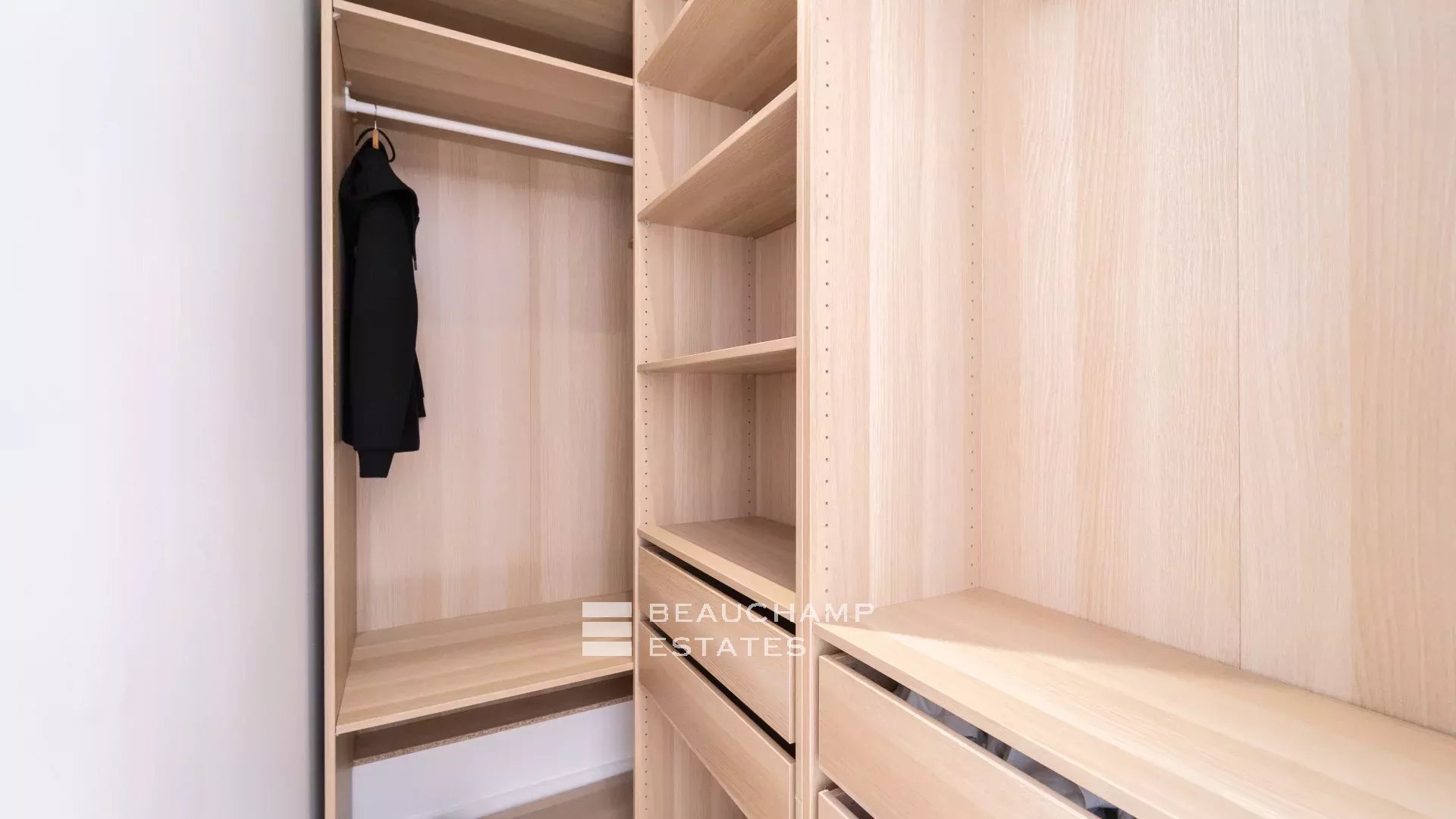 Lovely renovated 5-bedroom villa in the heart of Cannes Lovely renovated 5-bedroom villa in the heart of Cannes