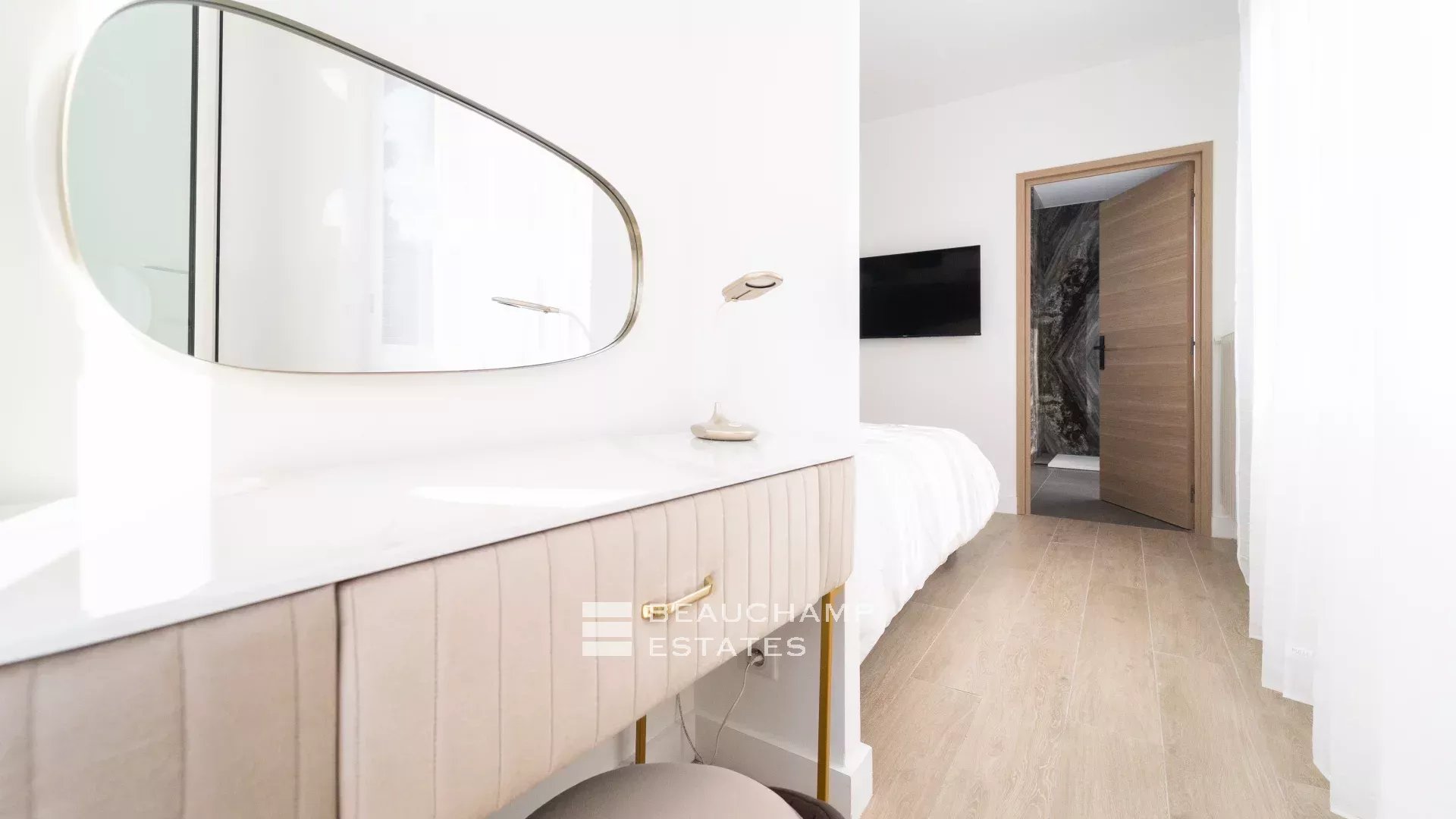 Lovely renovated 5-bedroom villa in the heart of Cannes Lovely renovated 5-bedroom villa in the heart of Cannes