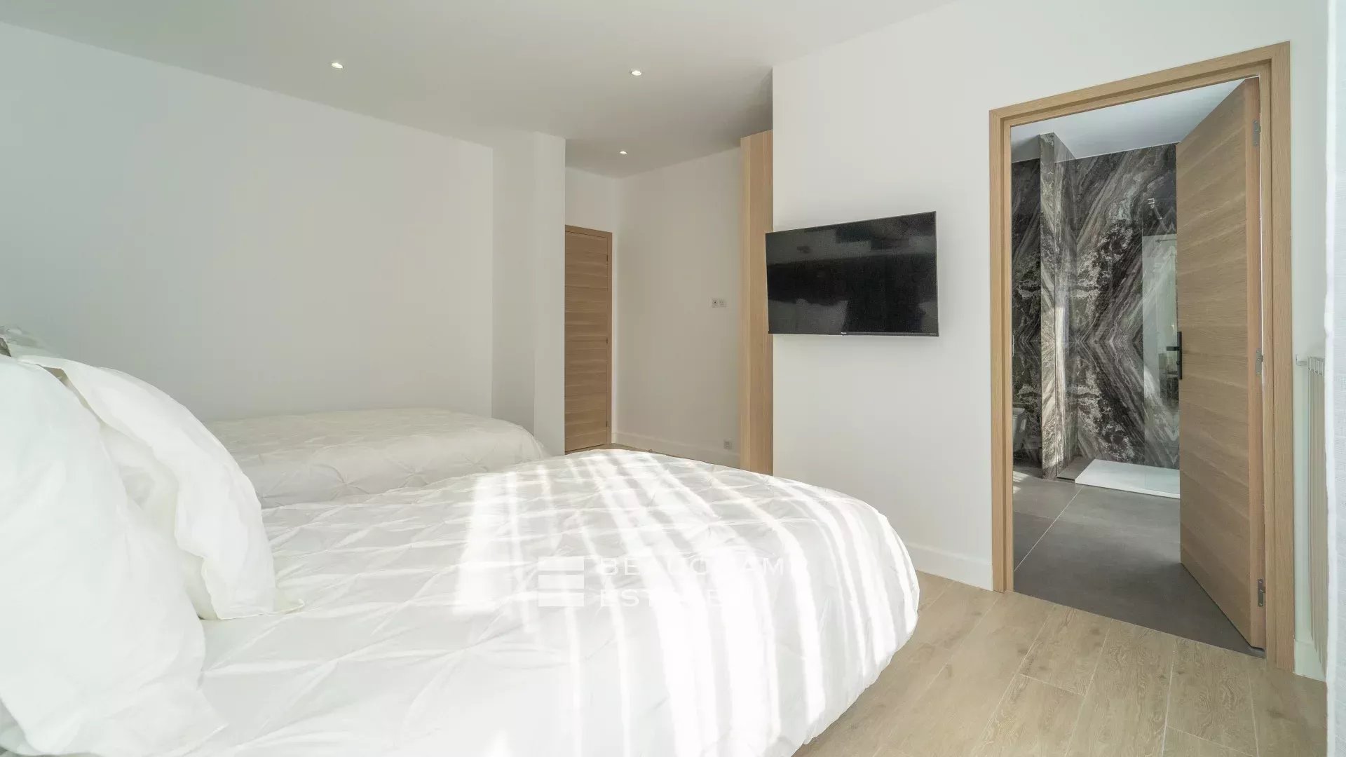 Lovely renovated 5-bedroom villa in the heart of Cannes Lovely renovated 5-bedroom villa in the heart of Cannes