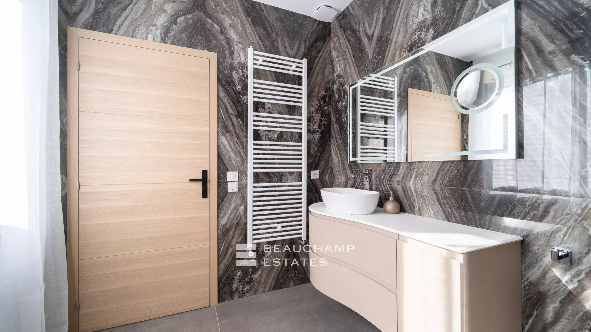 Lovely renovated 5-bedroom villa in the heart of Cannes Lovely renovated 5-bedroom villa in the heart of Cannes