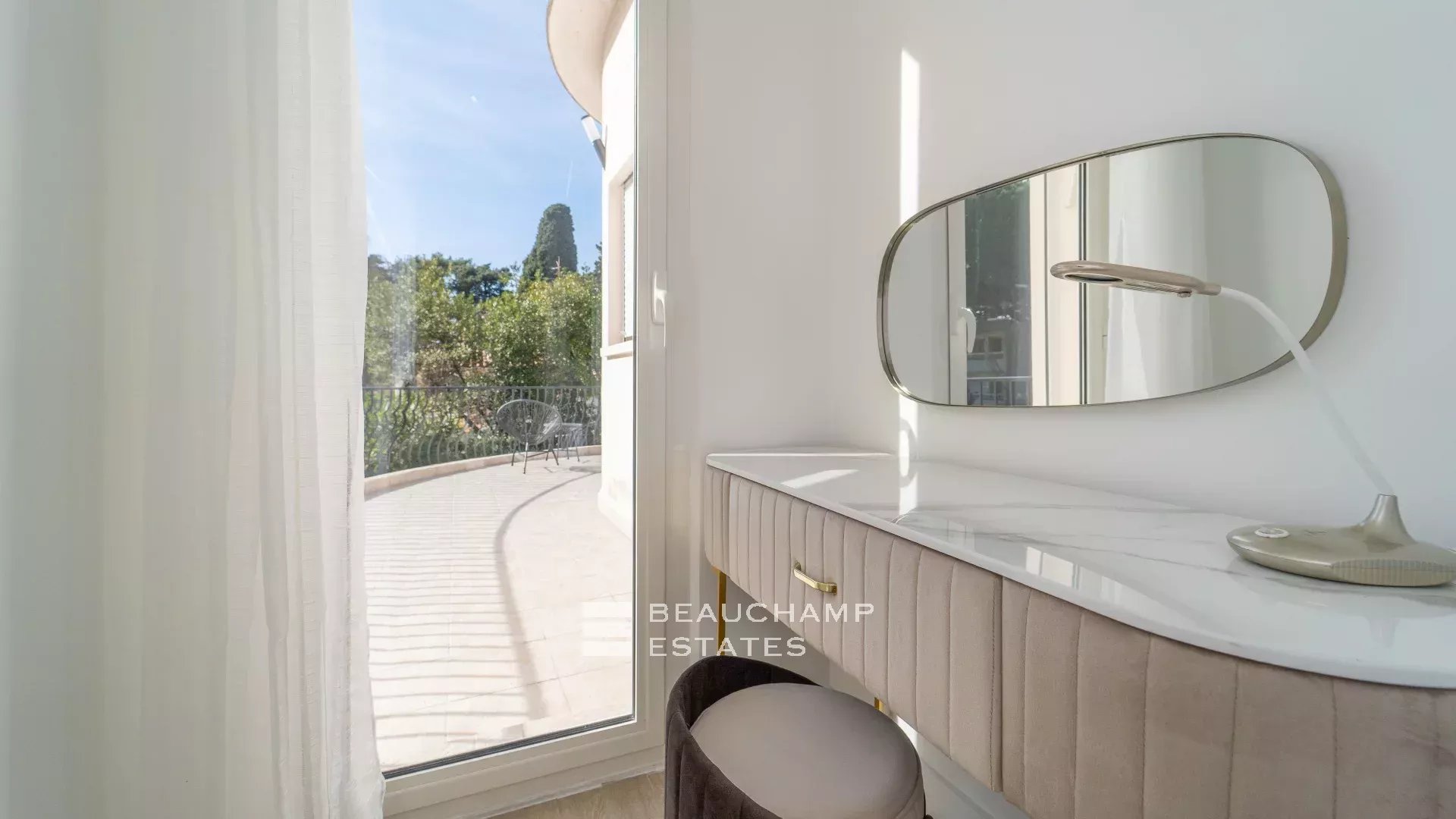 Lovely renovated 5-bedroom villa in the heart of Cannes Lovely renovated 5-bedroom villa in the heart of Cannes