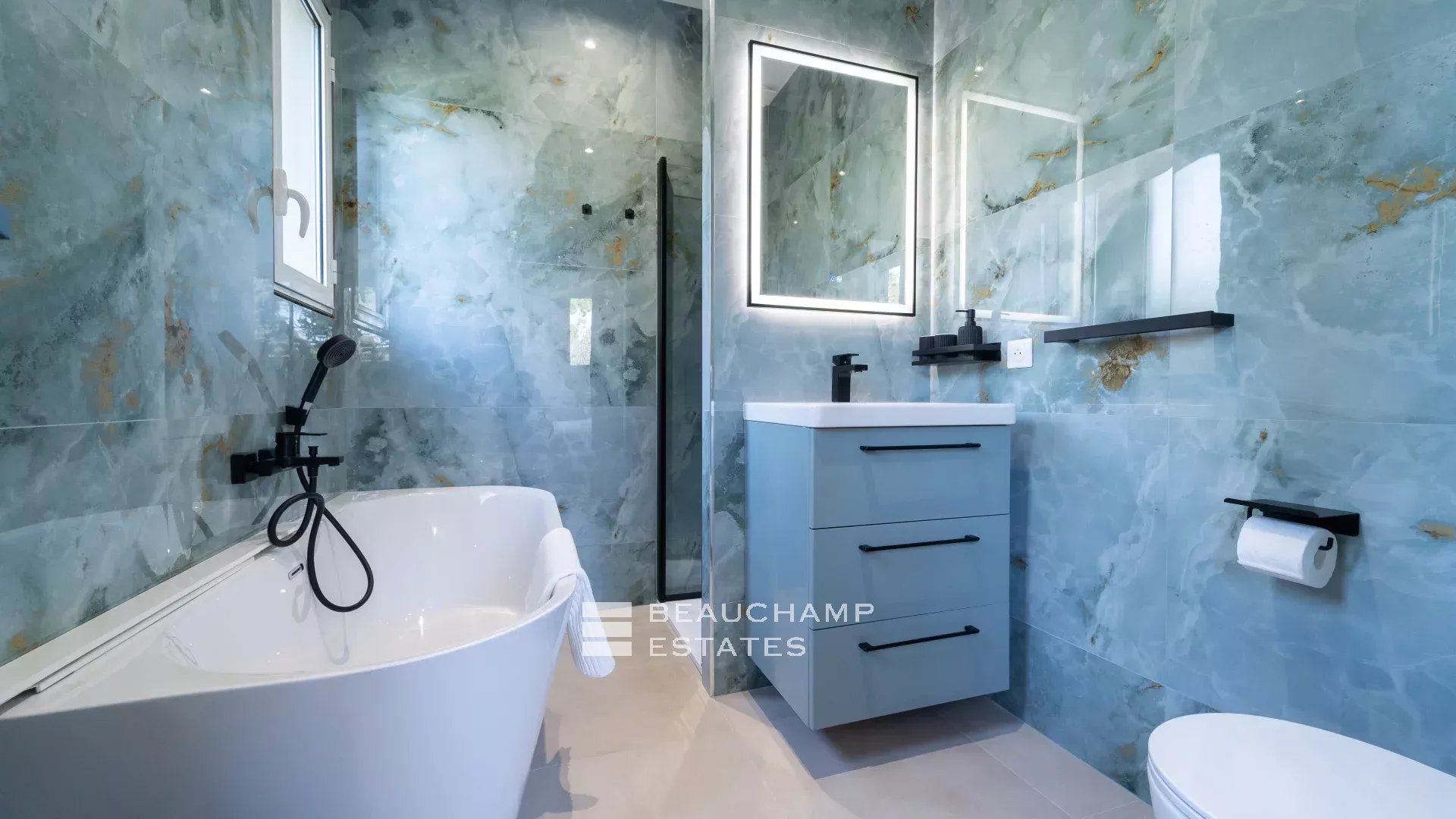 Lovely renovated 5-bedroom villa in the heart of Cannes Lovely renovated 5-bedroom villa in the heart of Cannes